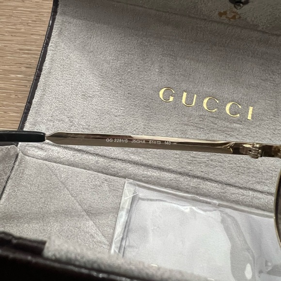 Gucci Pilot Frame Sunglasses - Picture 9 of 10
